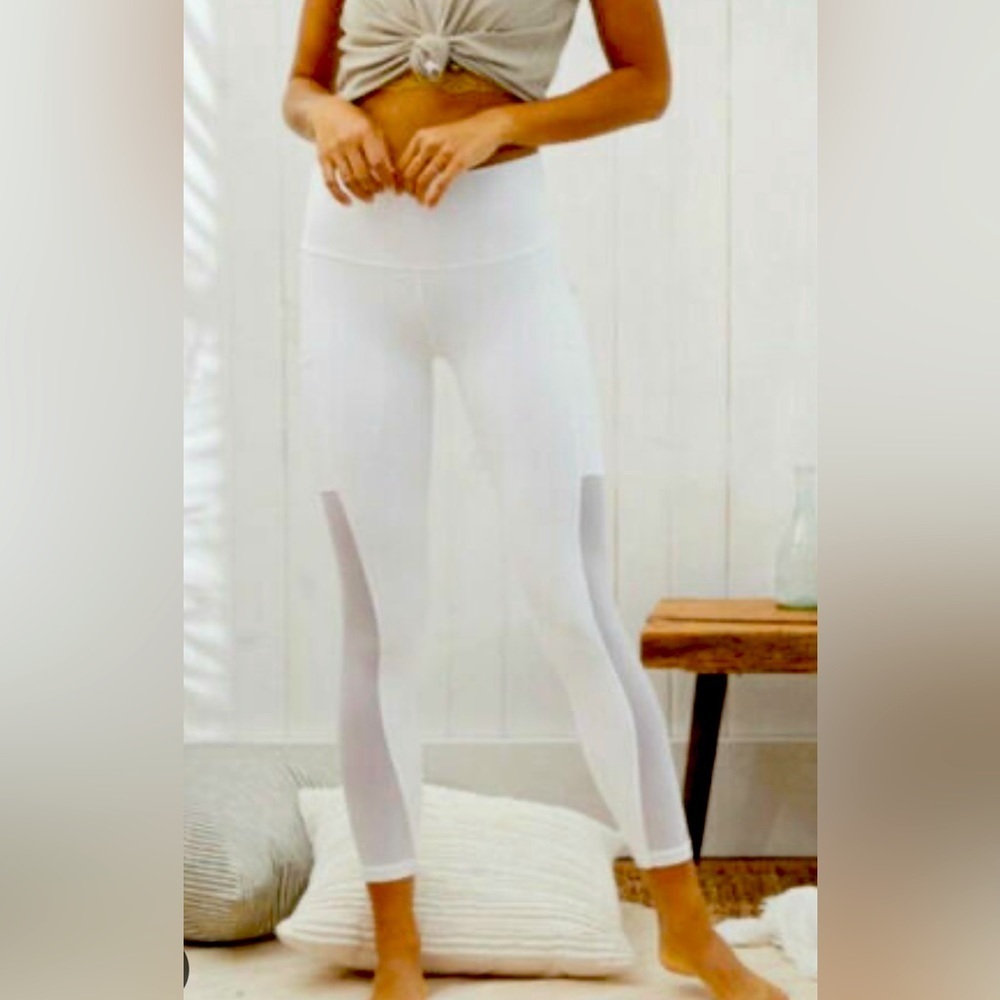 Aerie white leggings size small. Brand new. Never worn